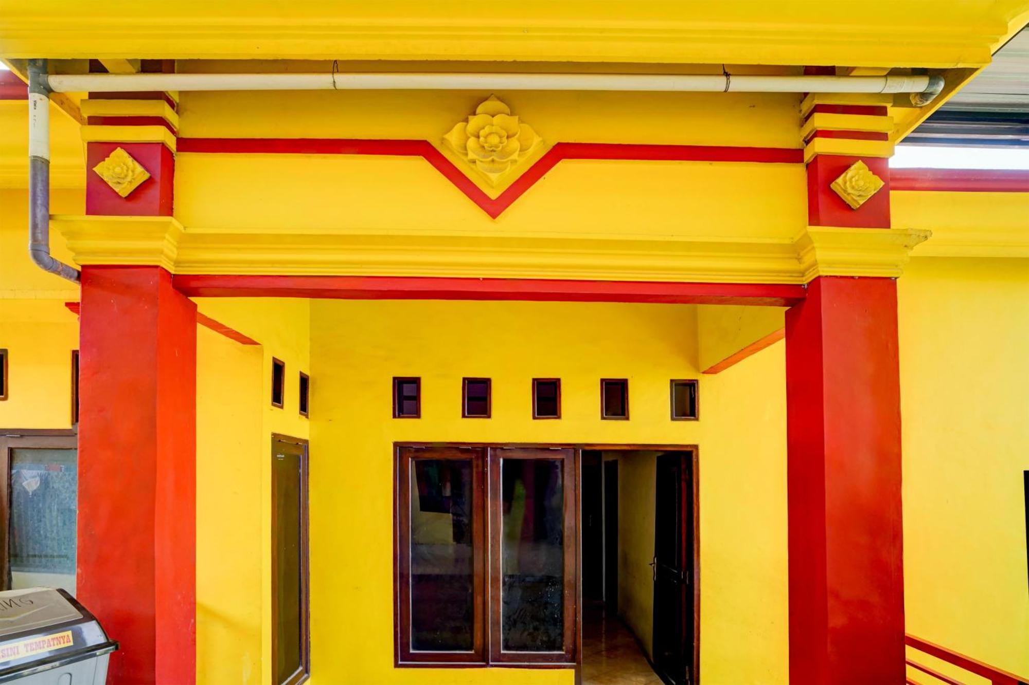 Oyo Life 93300 Puri Anggrek Syariah - Wage 2*