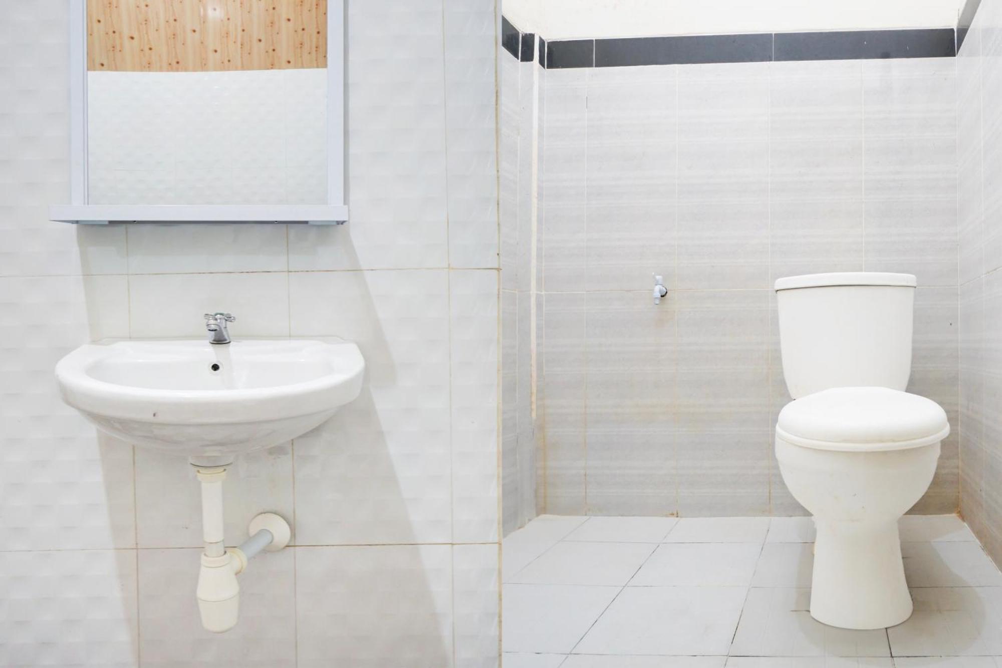 Hotel Oyo Life 93300 Puri Anggrek Syariah - Wage 2*
