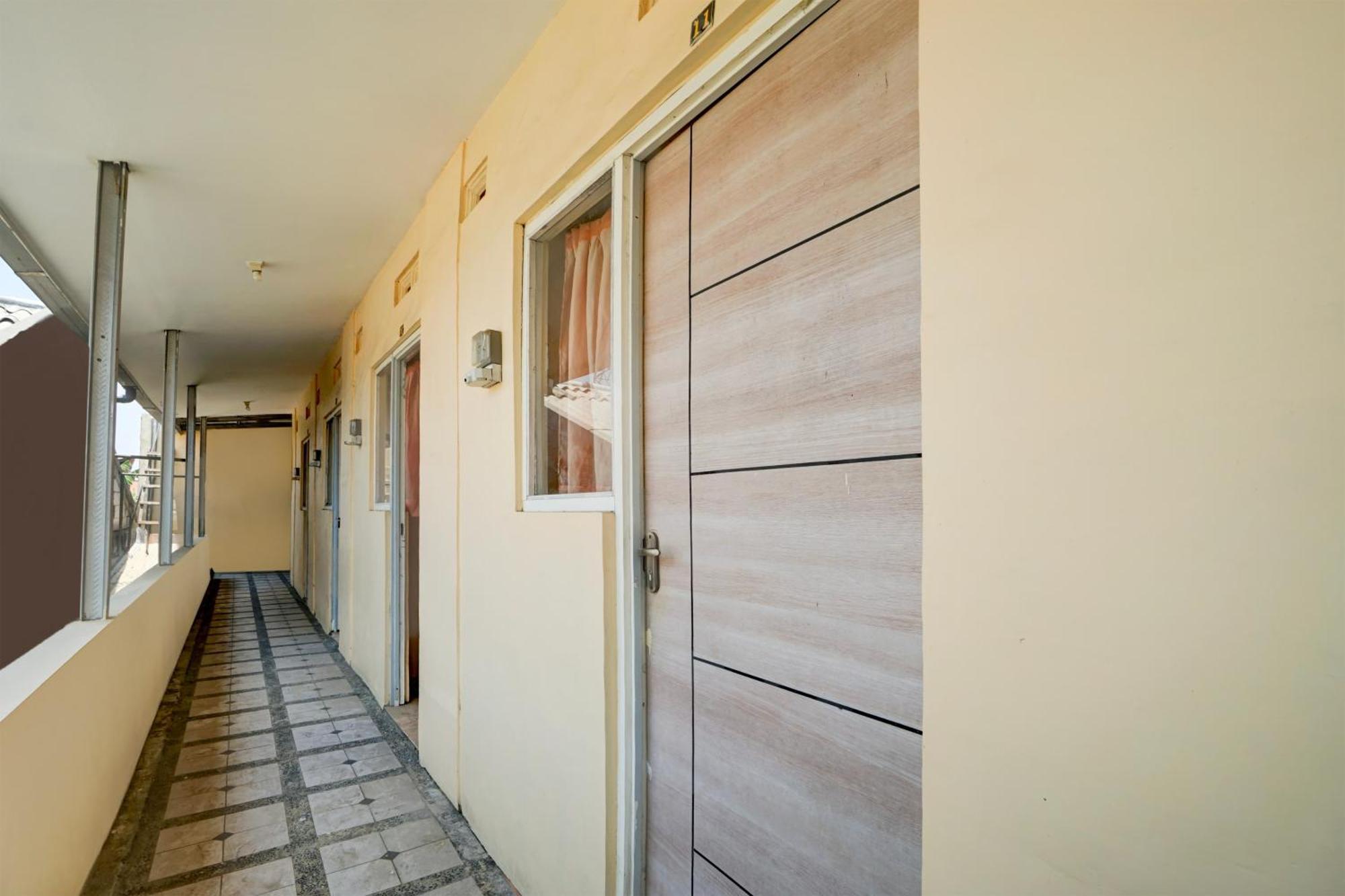 Oyo Life 93300 Puri Anggrek Syariah - Wage Hotel Sidoarjo