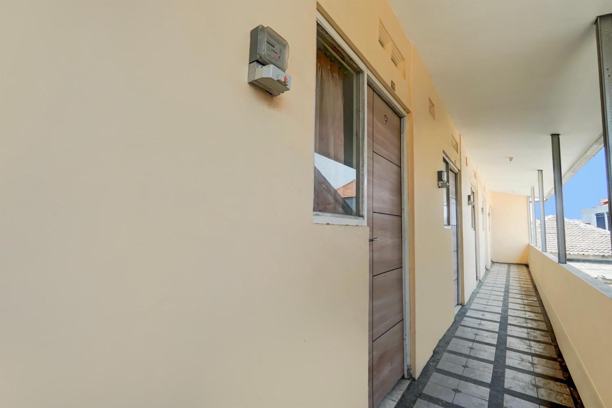 Oyo Life 93300 Puri Anggrek Syariah - Wage Hotel